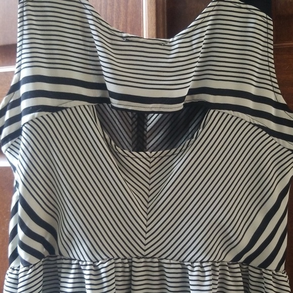 Black and white dress - Picture 3 of 3